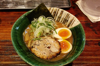 麺や 離宮 燻玉ラーメン
